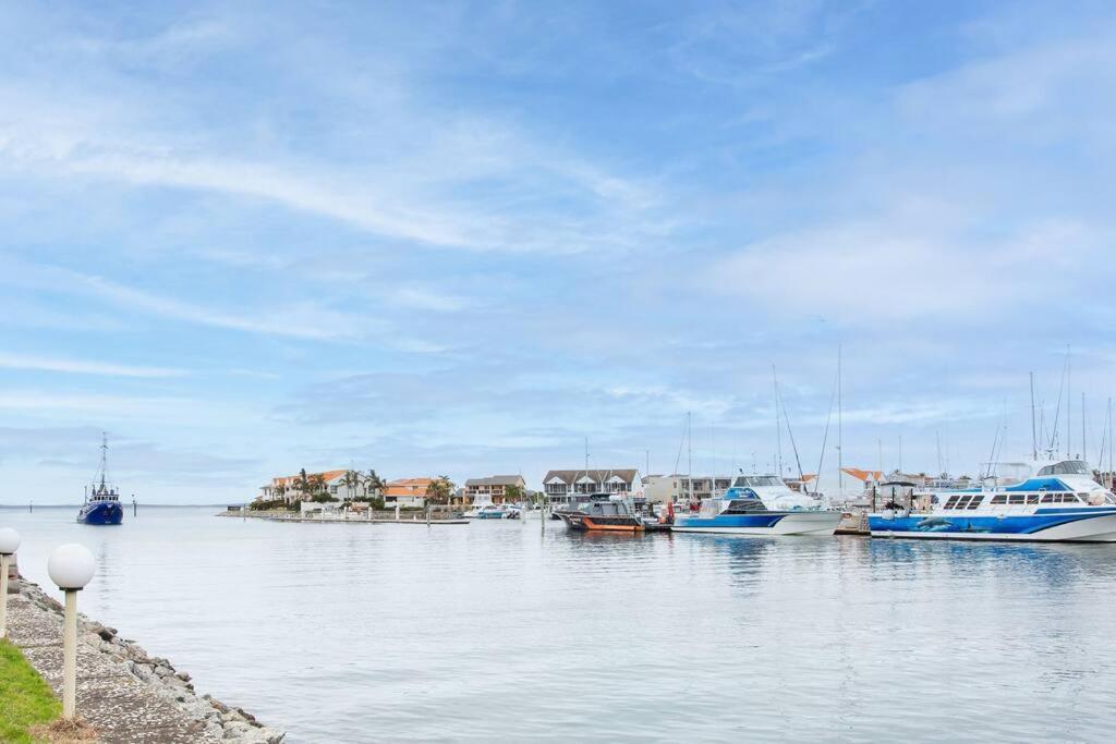 Appartamento Waterfront Townhouse - Picturesque Marina Views Port Lincoln Esterno foto